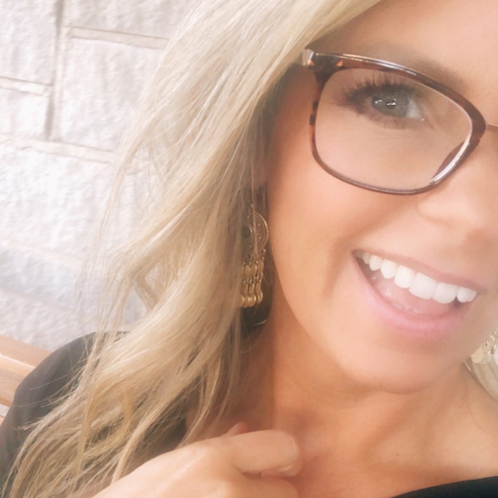 Meet your Posher, Angie